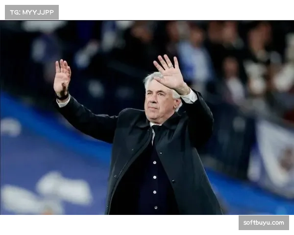 更衣室通道内,安切洛蒂与图赫尔长时间拥抱交谈 更衣室通道内,安切洛蒂与图赫尔长时间拥抱交谈